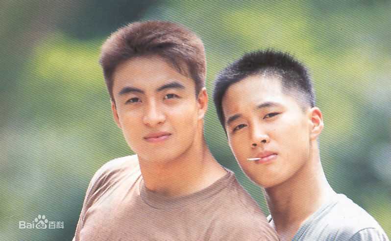 精选裴勇浚(Bae Yong Joon，)在《初恋》图片中的图册