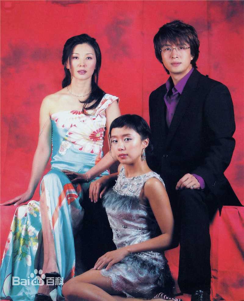 精选裴勇浚(Bae Yong Joon，)在《丑闻》图片中的图册