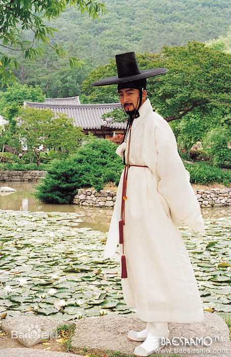 精选裴勇浚(Bae Yong Joon，)在《丑闻》图片中的图册