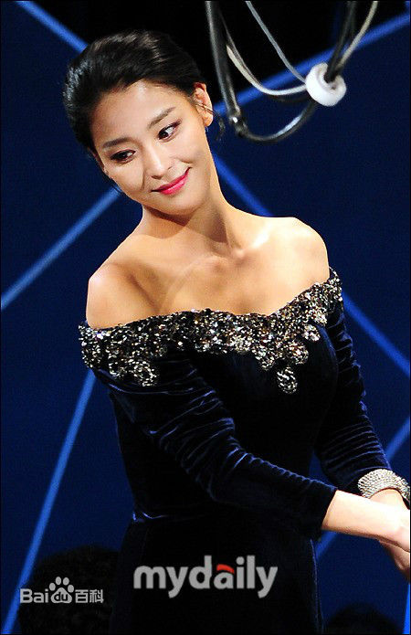 韩高恩(/Han Go Eun)担任主持图册