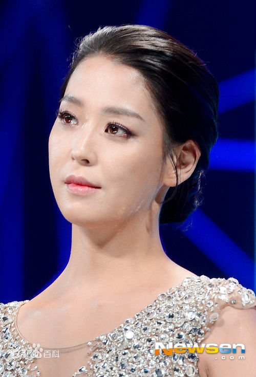 韩高恩(/Han Go Eun)担任主持图册万佳直播吧