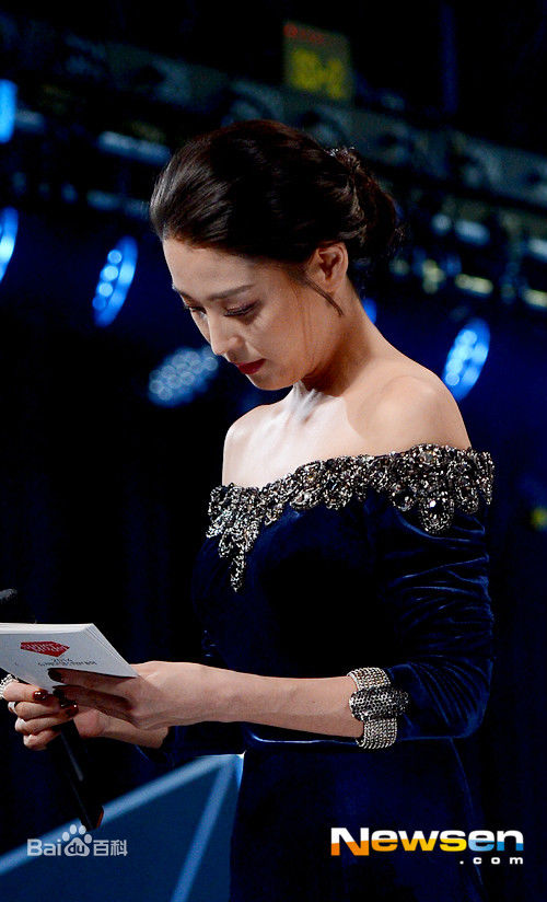 韩高恩(/Han Go Eun)担任主持图册