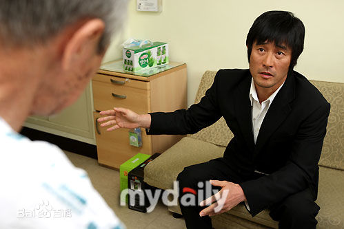 崔民秀()为殴打老人道歉性感图片图集