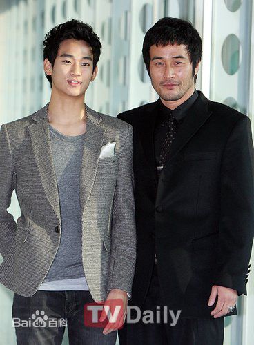 崔民秀()出席宣传活动性感图片壁纸