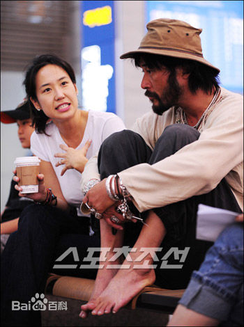 崔民秀()出席宣传活动性感图片壁纸