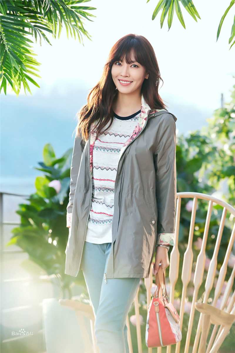 金素妍(，Kim So-yeon)代言素颜照壁纸