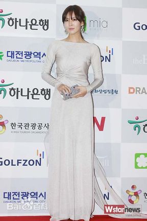 金素妍(，Kim So-yeon)红毯素颜照相册