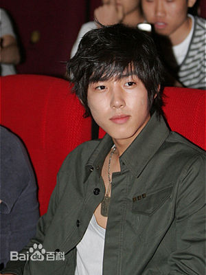 崔秀钟()活动照壁纸壁纸