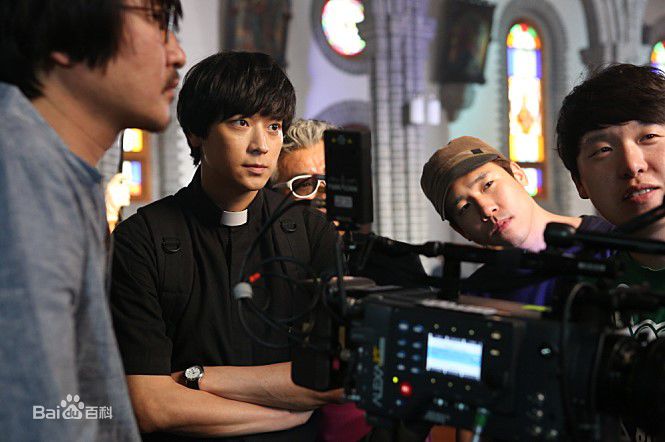 最优质姜栋元(Kang Dong Won、カン ドンウォン)在《黑司祭们》（2015）中的相册