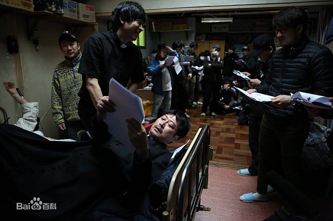 最优质姜栋元(Kang Dong Won、カン ドンウォン)在《黑司祭们》（2015）中的相册