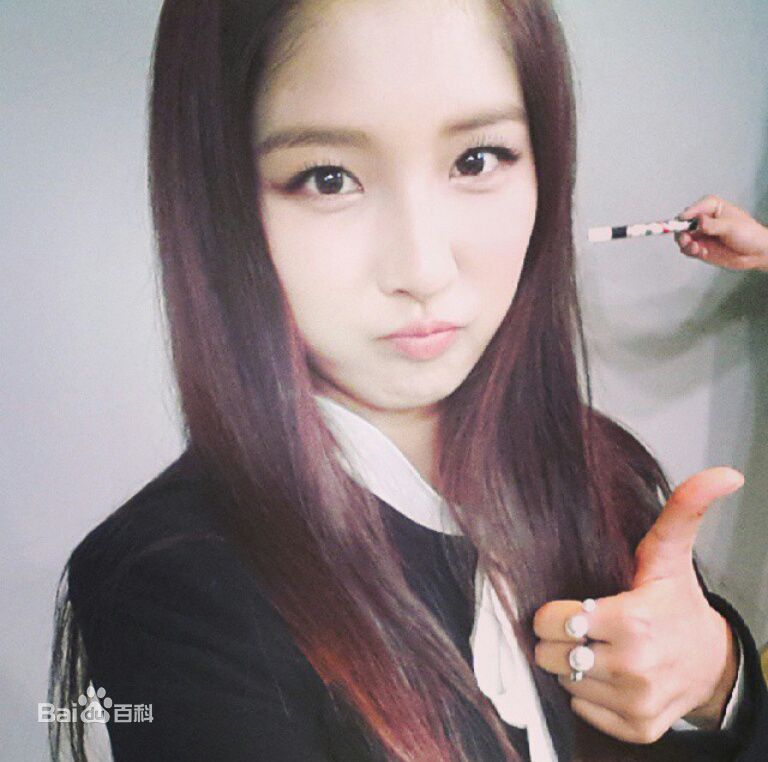 南智贤(，Nam Ji Hyun)的Ins前后照片