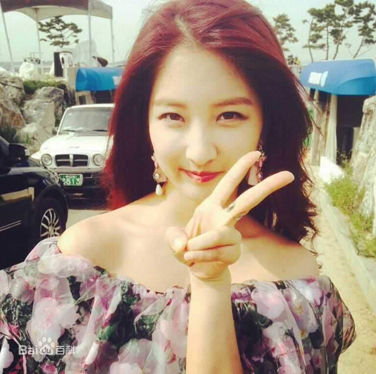 南智贤(，Nam Ji Hyun)的Ins前后照片