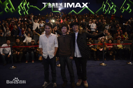 卢正雨(ZhengyuLu)工作照壁纸壁纸