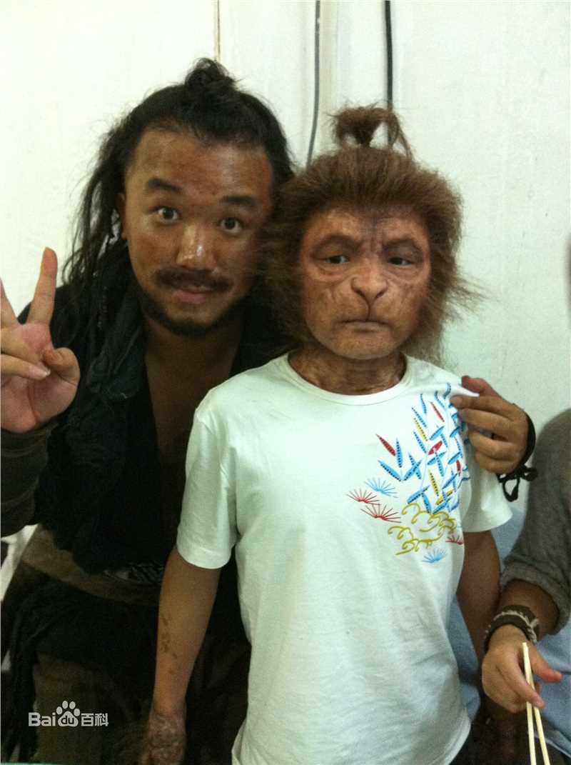 卢正雨(ZhengyuLu)工作照壁纸壁纸