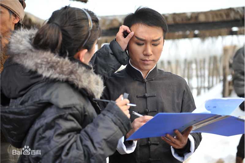 卢正雨(ZhengyuLu)工作照壁纸壁纸