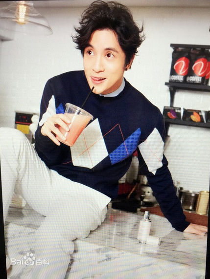 最新薛之谦(Joker Xue)在《红秀Grazia》中的壁纸