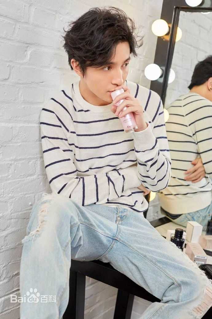 最新薛之谦(Joker Xue)在《红秀Grazia》中的壁纸