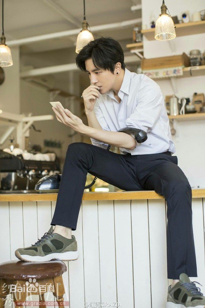 最新薛之谦(Joker Xue)在《红秀Grazia》中的壁纸