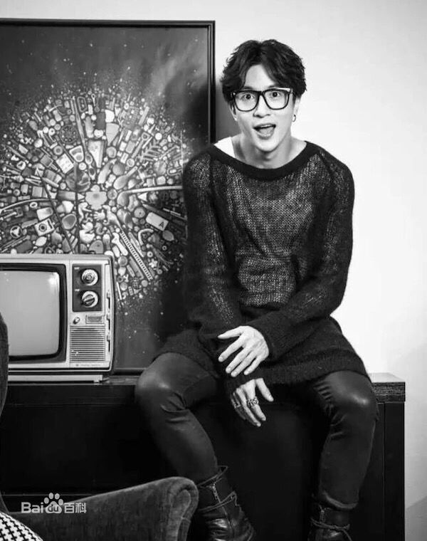 薛之谦(Joker Xue)在《上海电视》中的