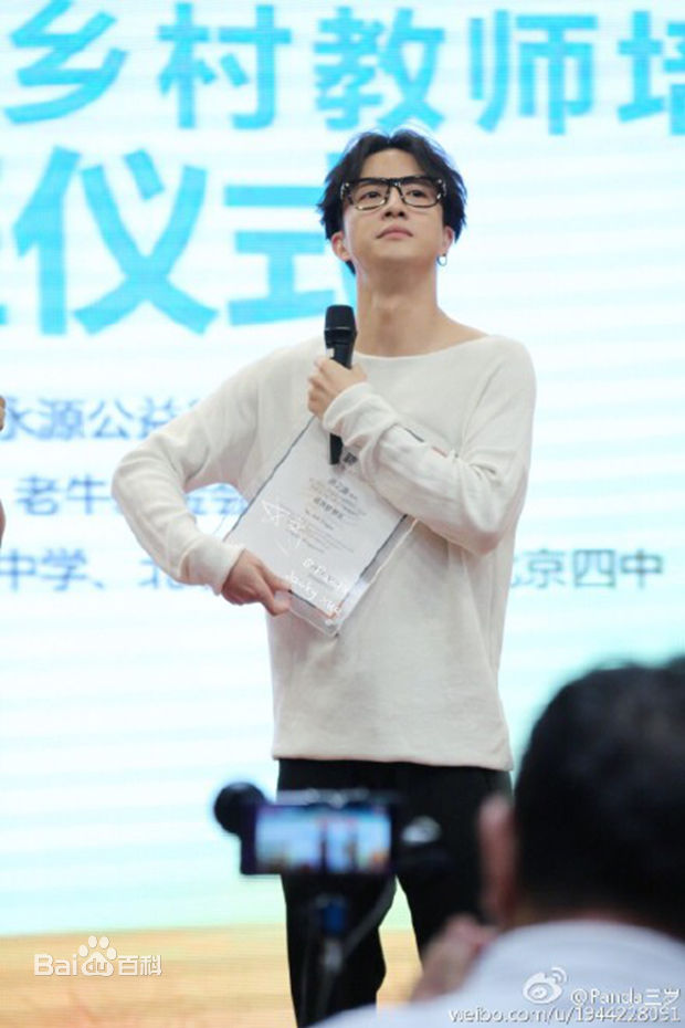 薛之谦(Joker Xue)爱飞翔项目“首席梦想官”前后照片