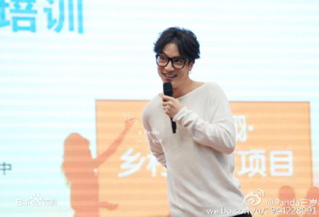 薛之谦(Joker Xue)爱飞翔项目“首席梦想官”前后照片