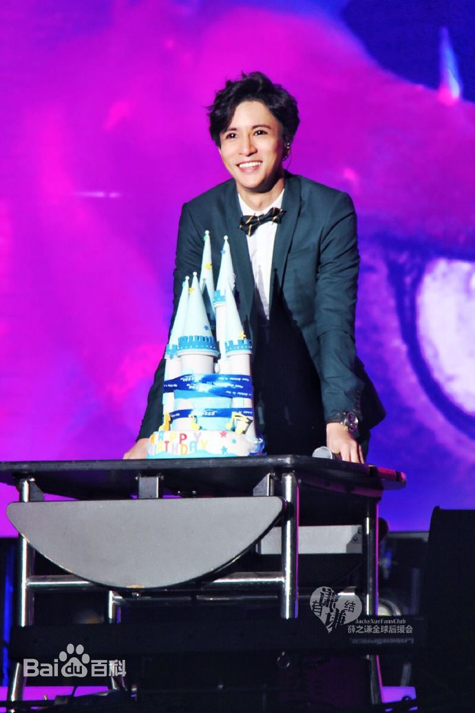 薛之谦(Joker Xue)在2016年7月17日北京《初学者》演唱会中的