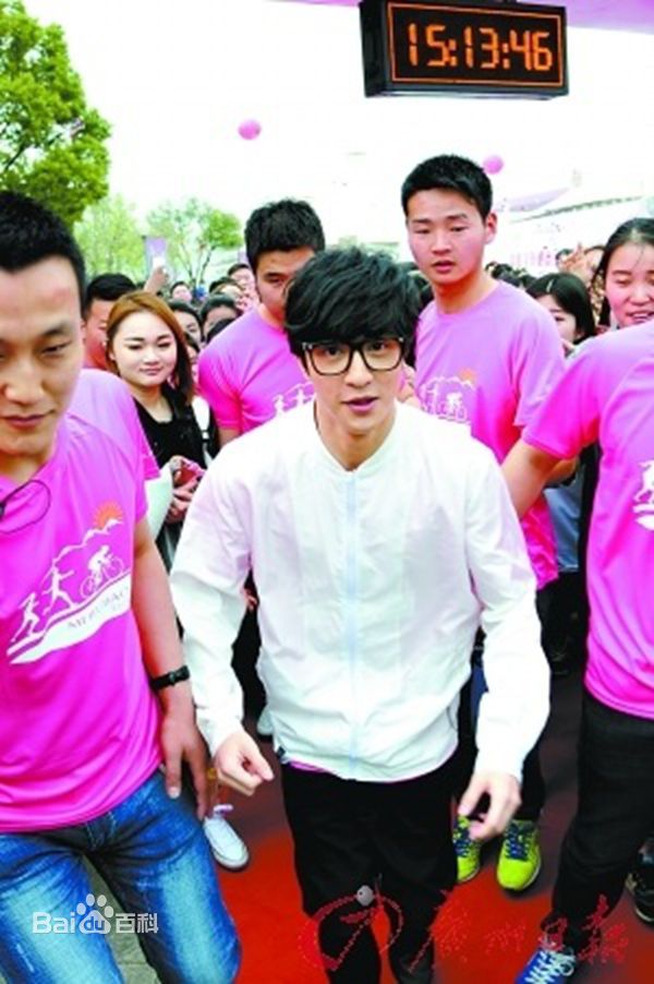 薛之谦(Joker Xue)阳光公益RUN活动性感图片图集