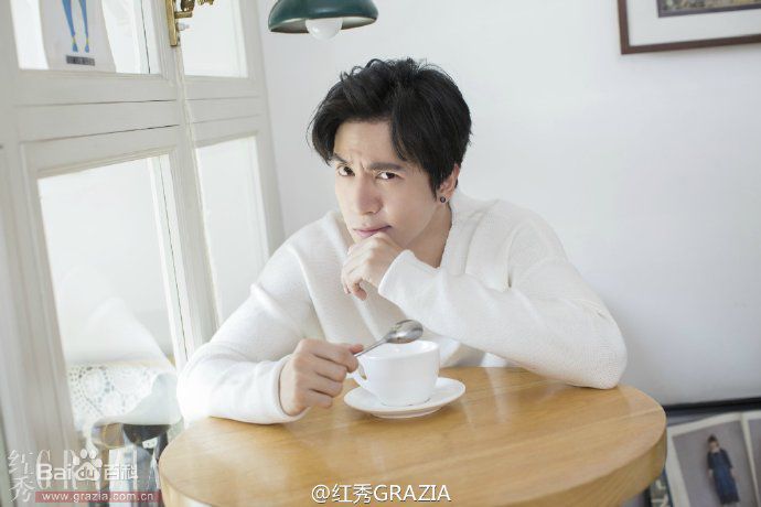 薛之谦(Joker Xue)在《红秀Grazia》中的