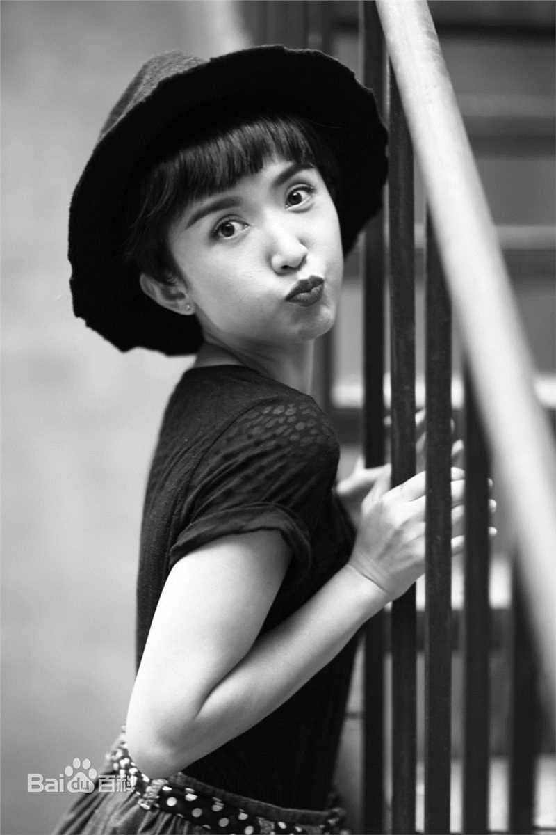 彭心宜近照素颜照壁纸