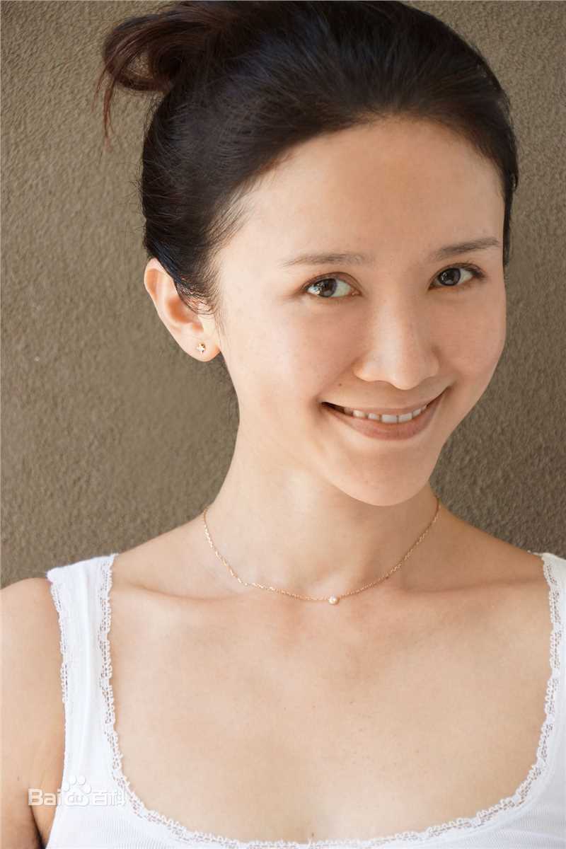 彭心宜近照素颜照壁纸