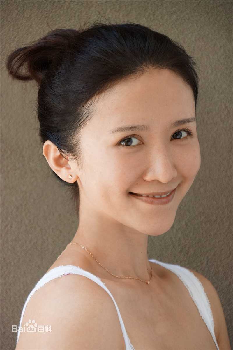 彭心宜近照素颜照壁纸