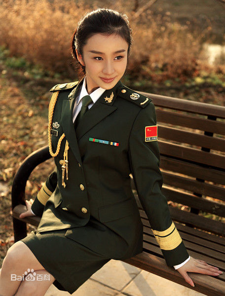 陶慧娜军装照前后照片