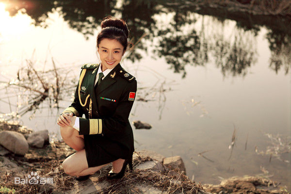 陶慧娜军装照前后照片