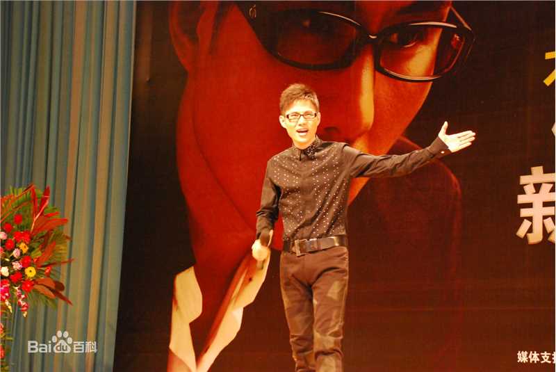 最全石头(Stone)在首张专辑《坚强的》发布会中的壁纸