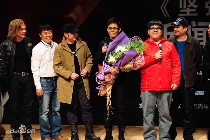 最全石头(Stone)在首张专辑《坚强的》发布会中的壁纸