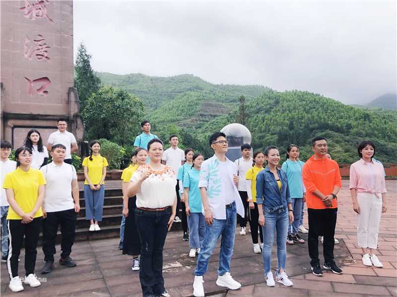 石头(Stone) 重走长征路 剧照