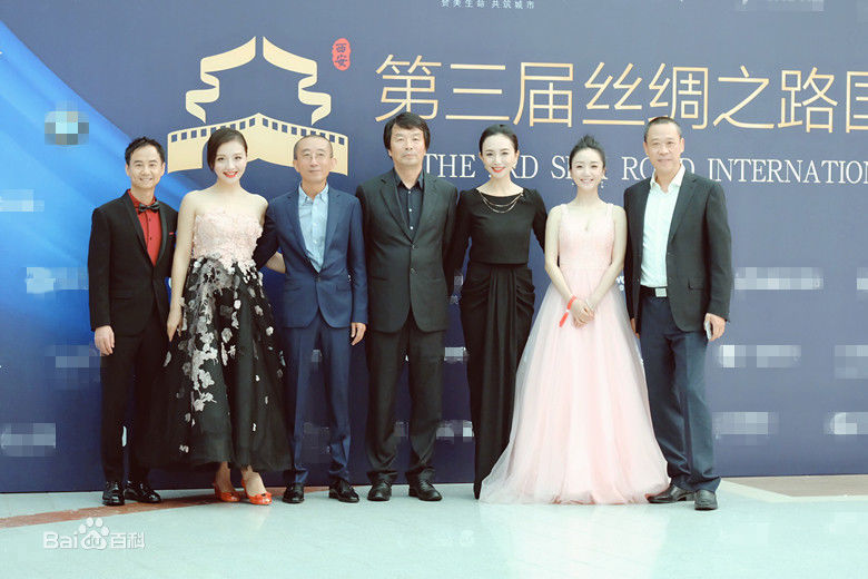 毛孩出席活动生活照