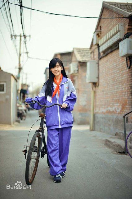 宋伊人(S.Ireine)“致青春”系列校服照前后照片