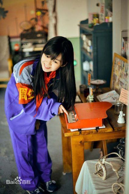 宋伊人(S.Ireine)“致青春”系列校服照前后照片