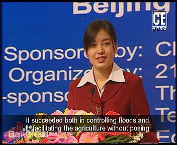 张京参加英语演讲比赛时的前后照片