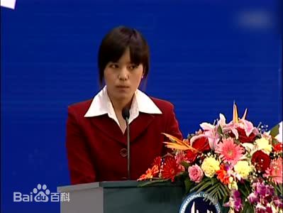 张京参加英语演讲比赛时的前后照片