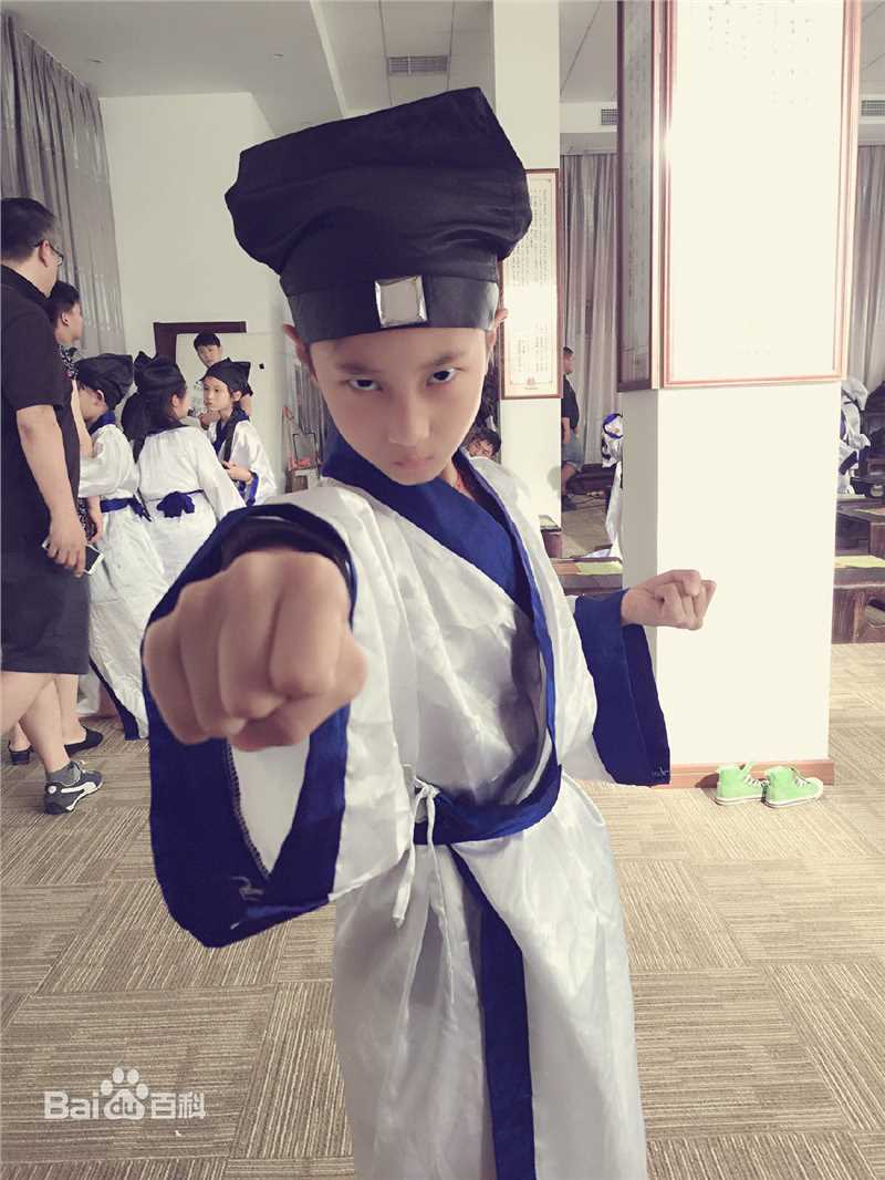 谢雨辰(Shirley)艺术照壁纸壁纸