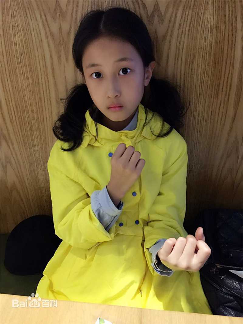 谢雨辰(Shirley)艺术照壁纸壁纸