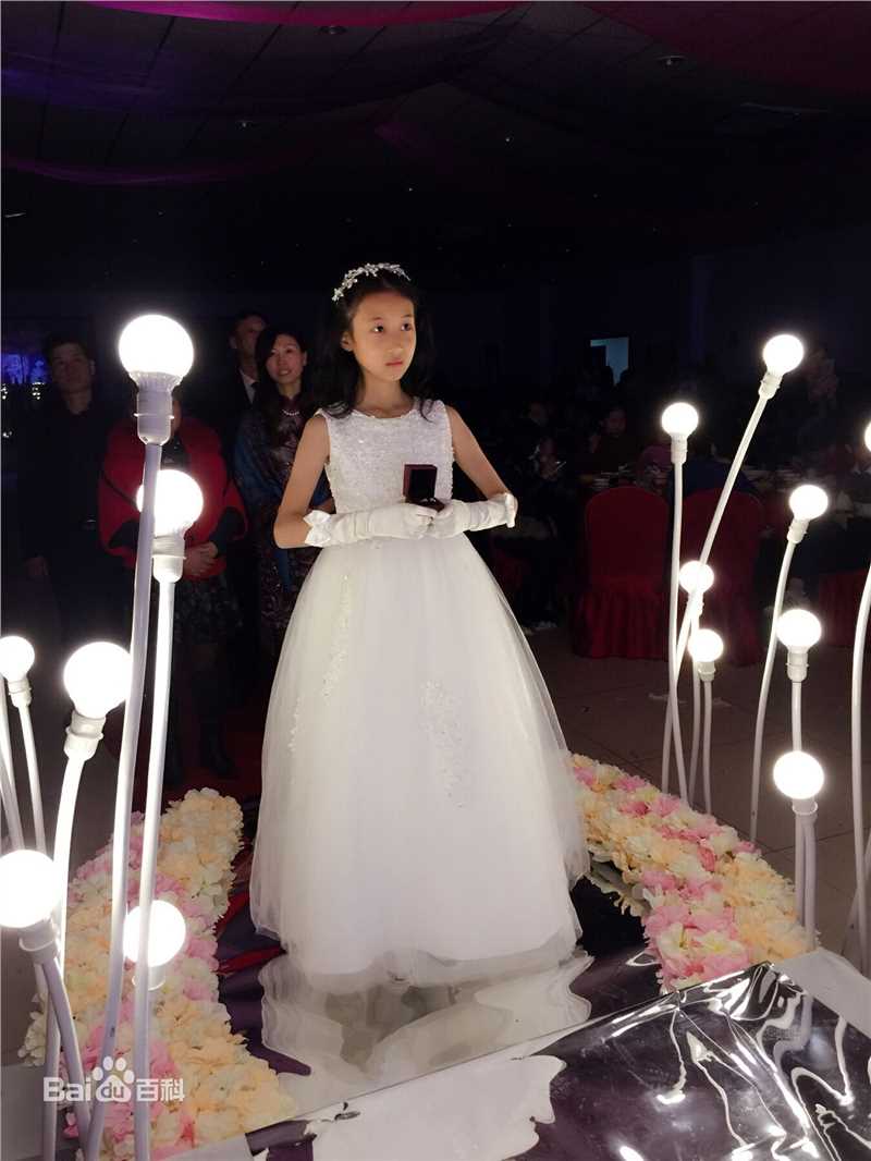 谢雨辰(Shirley)艺术照壁纸壁纸