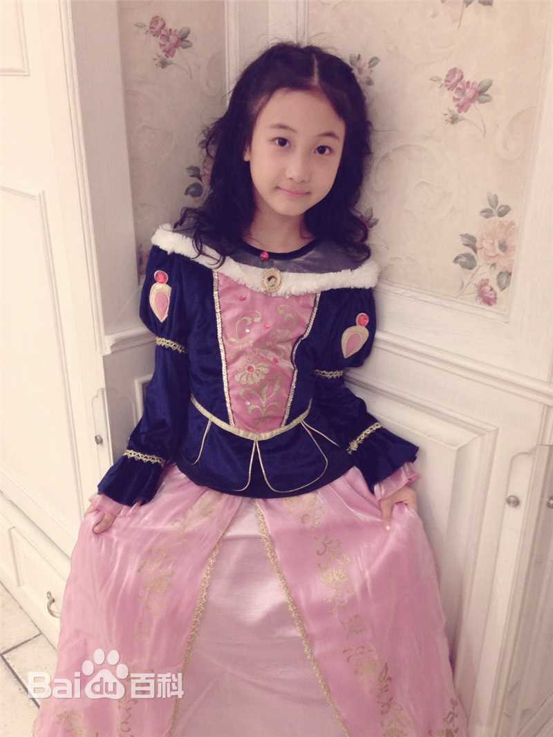 谢雨辰(Shirley)艺术照壁纸壁纸