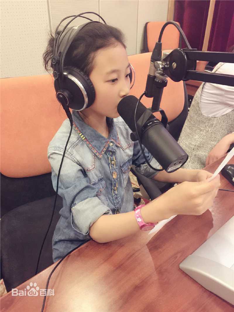 谢雨辰(Shirley)艺术照壁纸壁纸