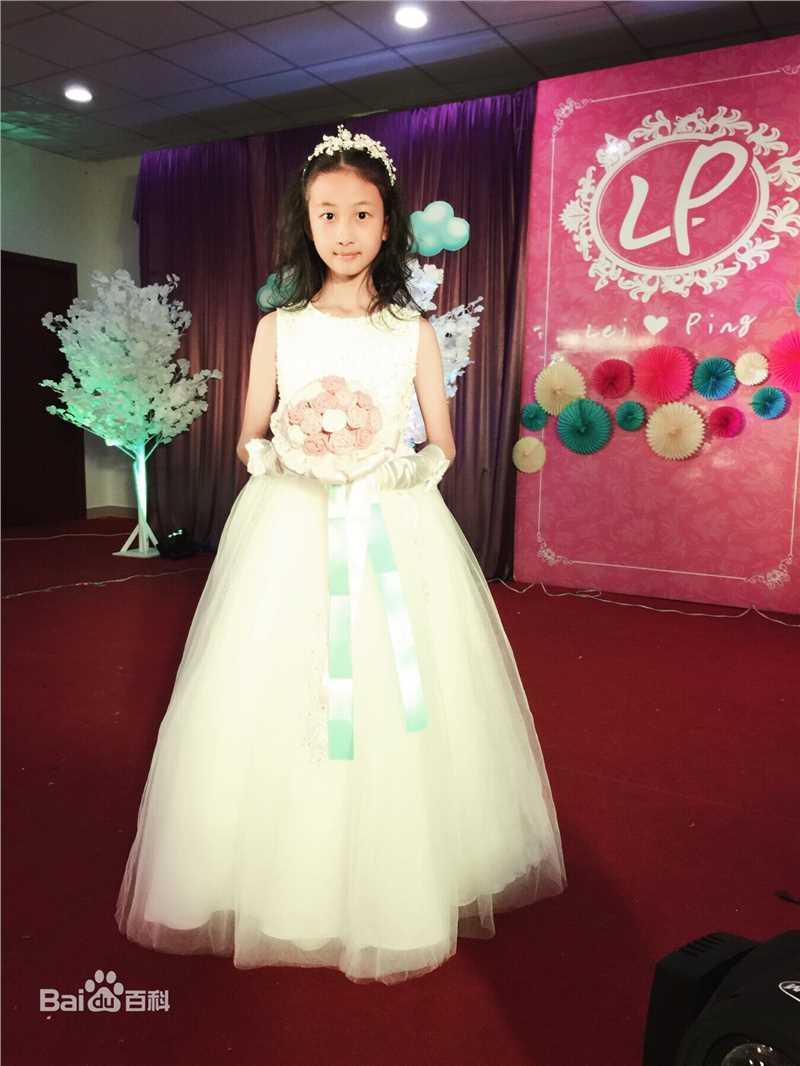 谢雨辰(Shirley)艺术照壁纸壁纸