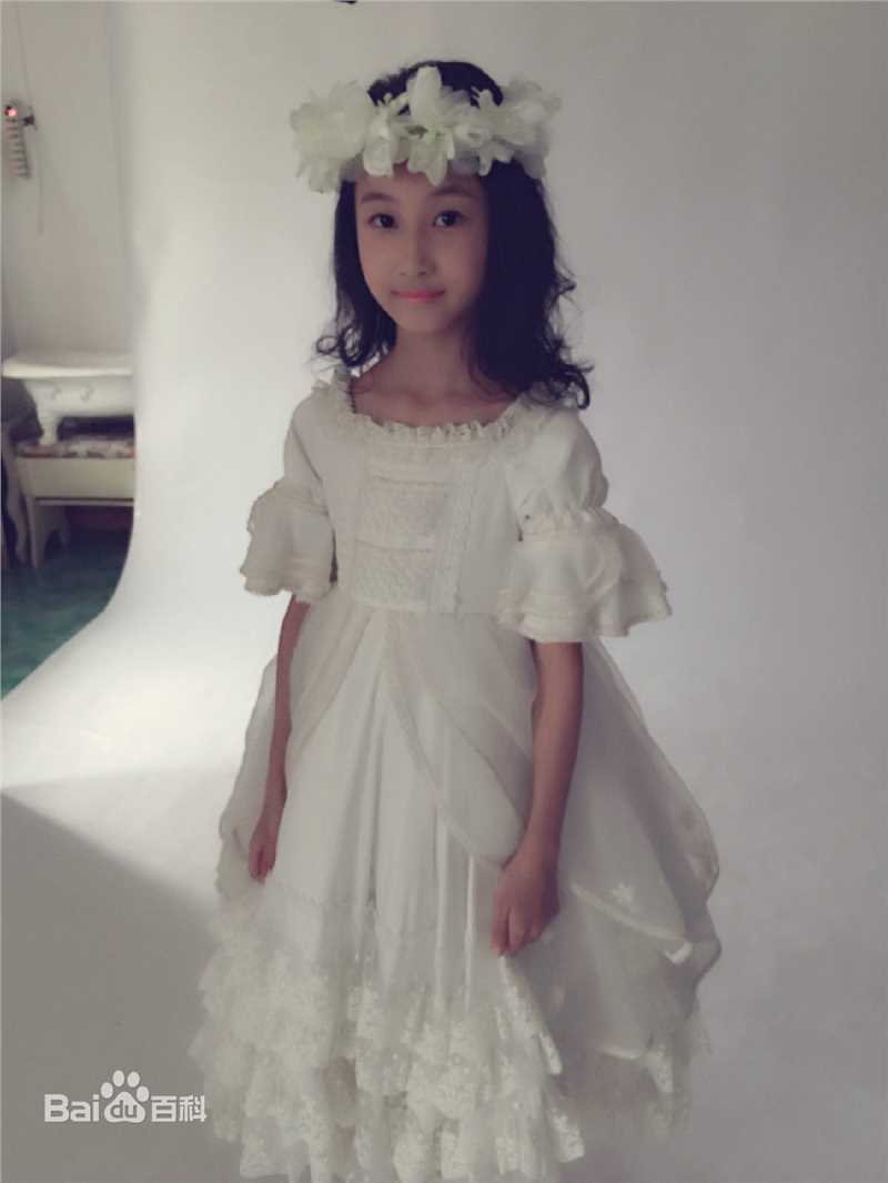 谢雨辰(Shirley)艺术照壁纸壁纸