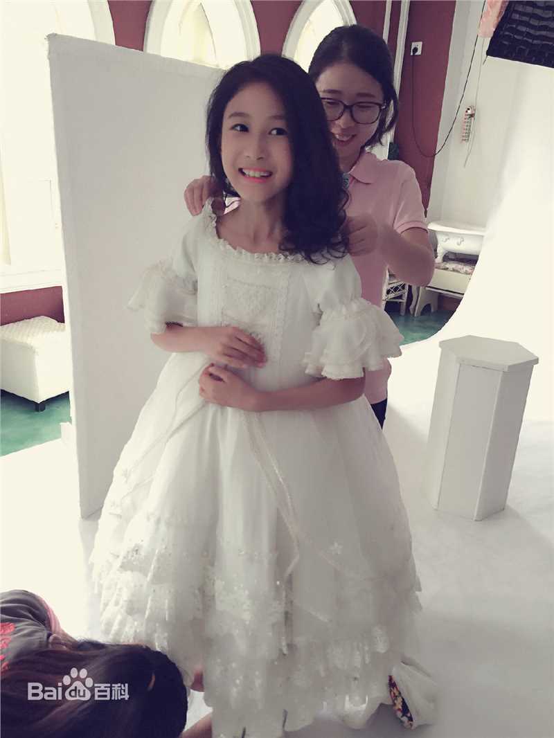 谢雨辰(Shirley)艺术照壁纸壁纸