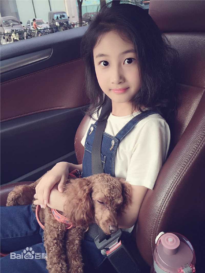 谢雨辰(Shirley)艺术照壁纸壁纸